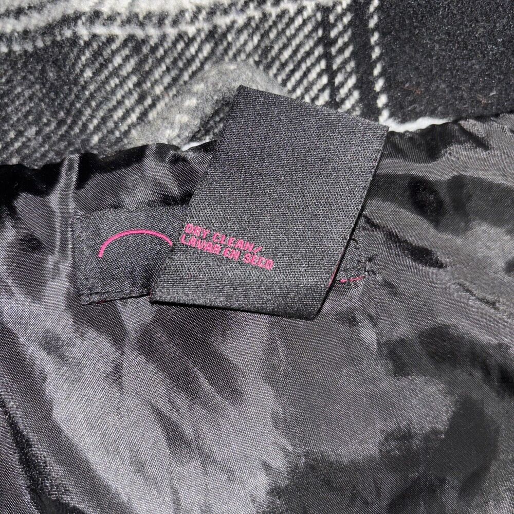 New Look Girls Size XL  Jacket  Grey, Black and White Plaided warm and cozy - Picture 5 of 5